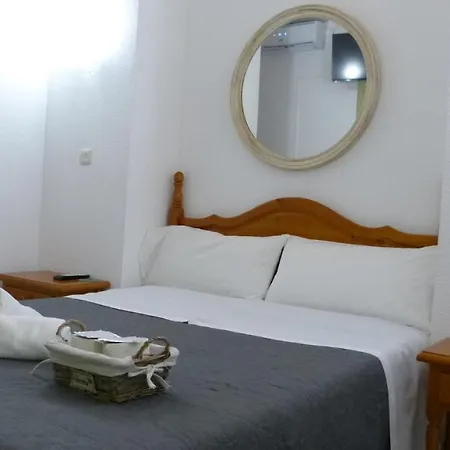 Hostal Candeleda בית הארחה קנדלדה